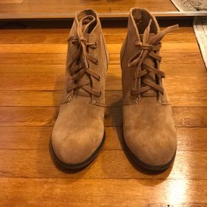 Lucky brand booties!! Never worn !!